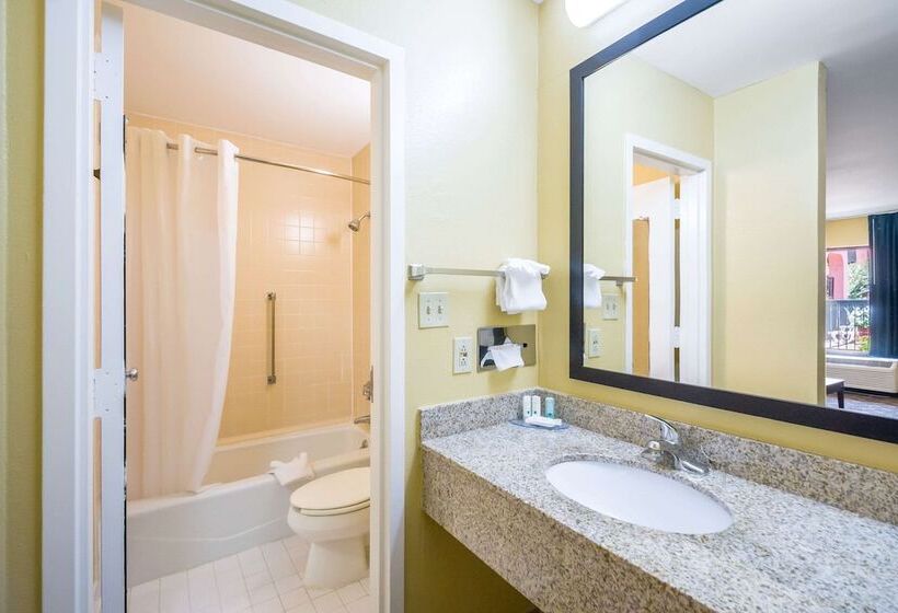 Номер Стандарт 2 Двуспальные Кровати, Quality Inn Fredericksburg, Central Park Area