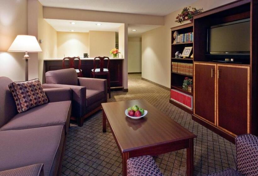 Люкс с гидромассажем, Holiday Inn Cincinnati Eastgate, An Ihg