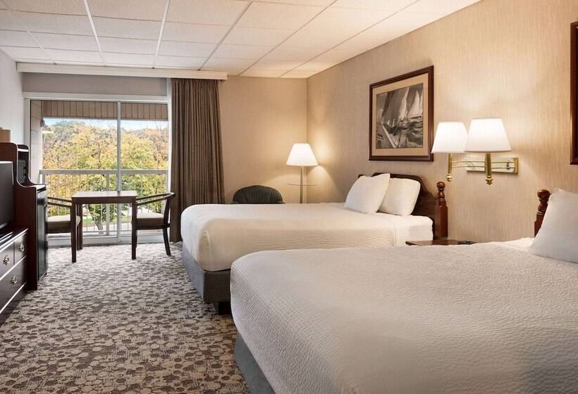 스탠다드 룸 더블 침대 2개, Ramada Plaza By Wyndham Portland