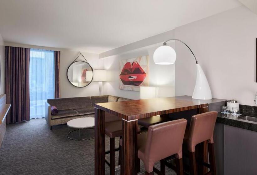 سوییت با چشم‌انداز استخر, The Linq Hotel + Experience