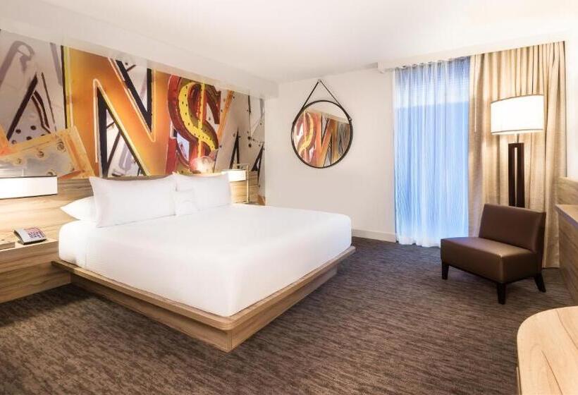 کلبه دلوکس, The Linq Hotel + Experience