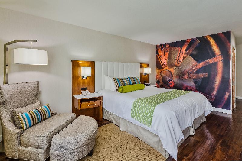 اتاق استاندارد با تخت بزرگ, Indigo Anaheim, An Ihg