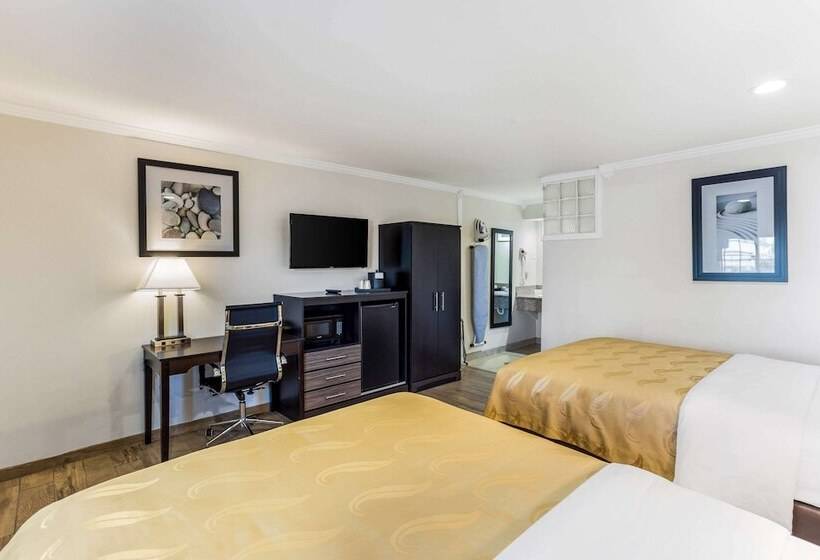 디럭스 룸, Quality Inn Escondido Downtown