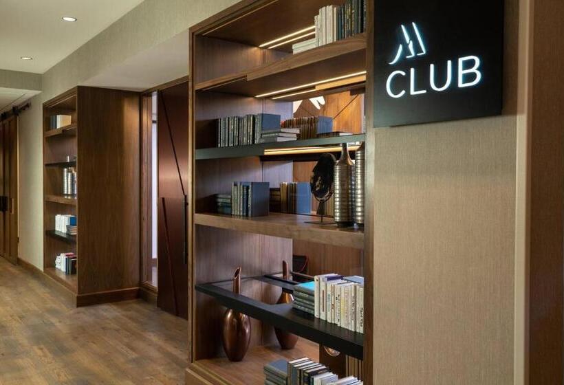 Номер Клуб, Tysons Corner Marriott