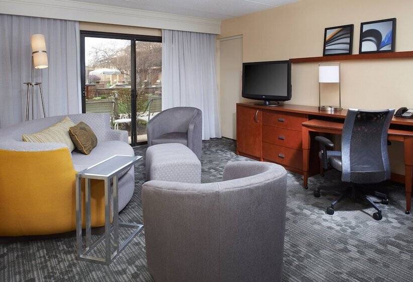 Suite, Courtyard By Marriott Rockford
