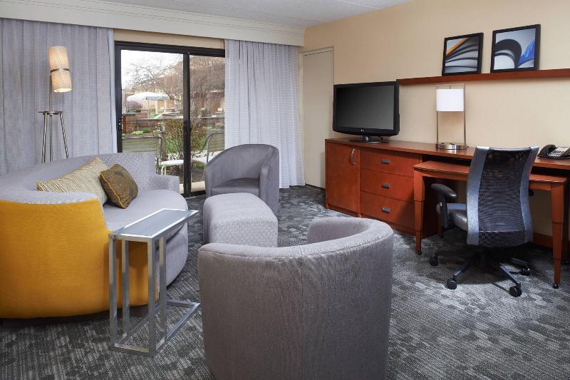 Suite, Courtyard By Marriott Rockford