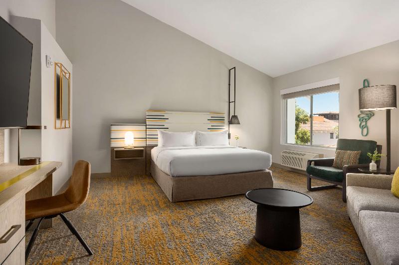 带大床的标准间, Doubletree By Hilton Campbell  Pruneyard Plaza
