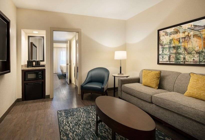 سوییت اجرایی, Embassy Suites By Hilton New Orleans