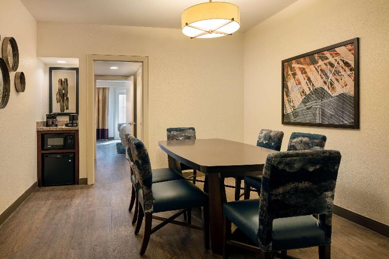 سوییت اجرایی, Embassy Suites By Hilton New Orleans