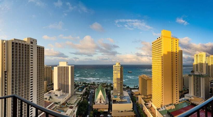 اتاق لوکس با چشم‌انداز دریا, Hilton Waikiki Beach Resort & Spa