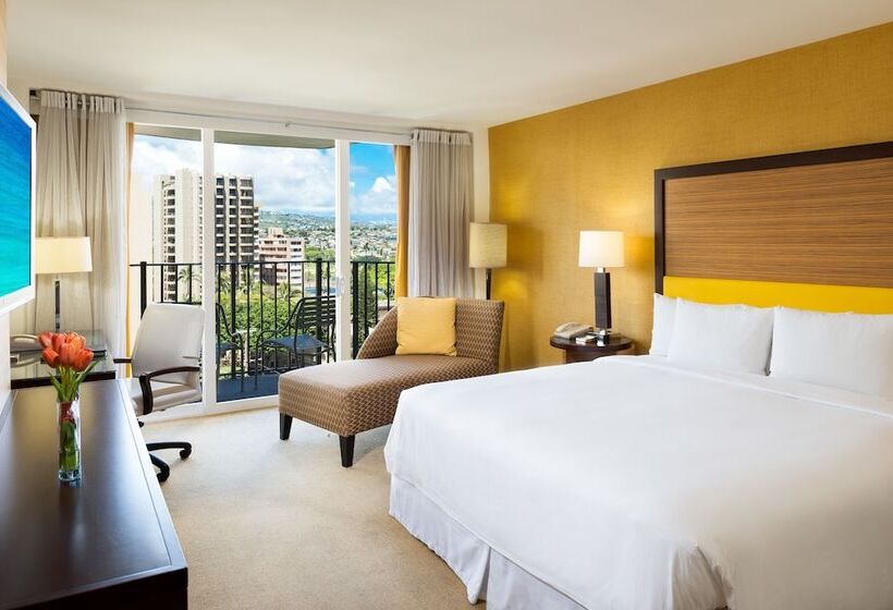 Deluxe Room Mountain View, Hilton Waikiki Beach Resort & Spa