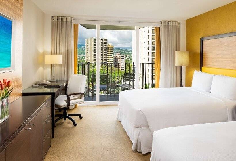 Deluxe Room Mountain View, Hilton Waikiki Beach Resort & Spa
