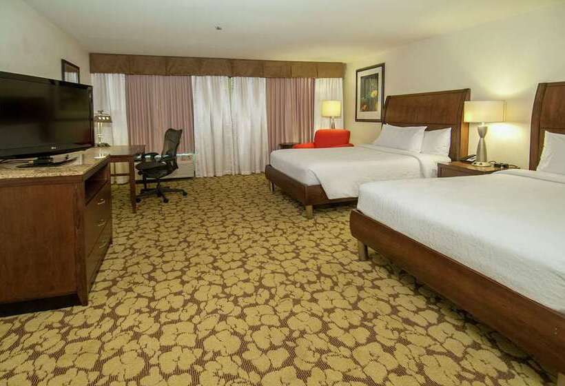 اتاق استاندارد با 2 تخت دوبل, Hilton Waikiki Beach Resort & Spa