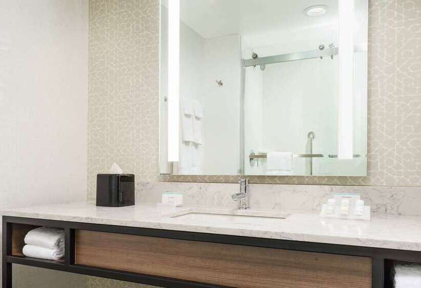 اتاق استاندارد با چشم‌انداز شهر, Hilton Waikiki Beach Resort & Spa