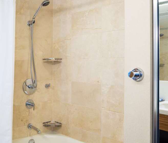 اتاق استاندارد با 2 تخت دوبل, Hilton Waikiki Beach Resort & Spa