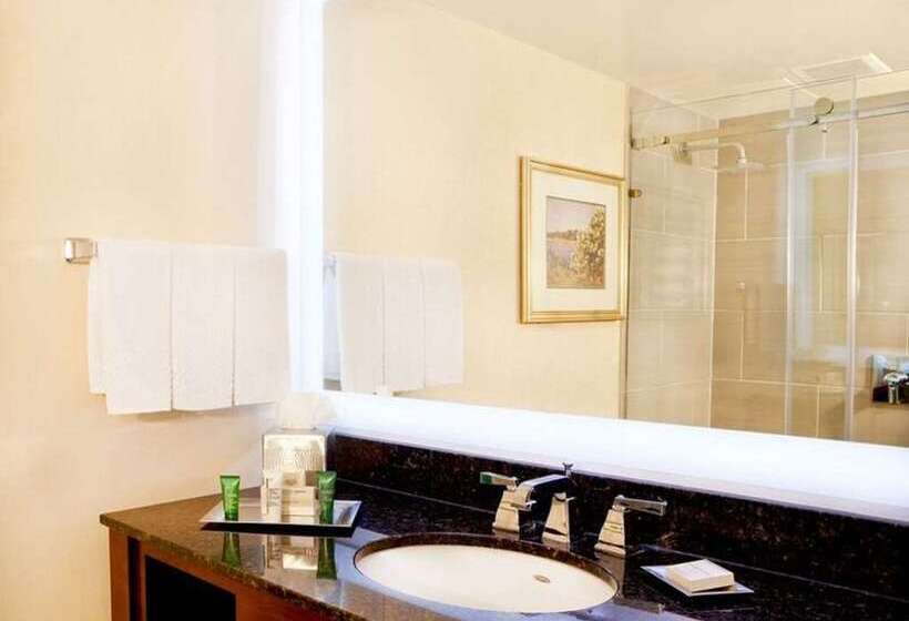 اتاق استاندارد با 2 تخت دوبل, Hilton Waikiki Beach Resort & Spa