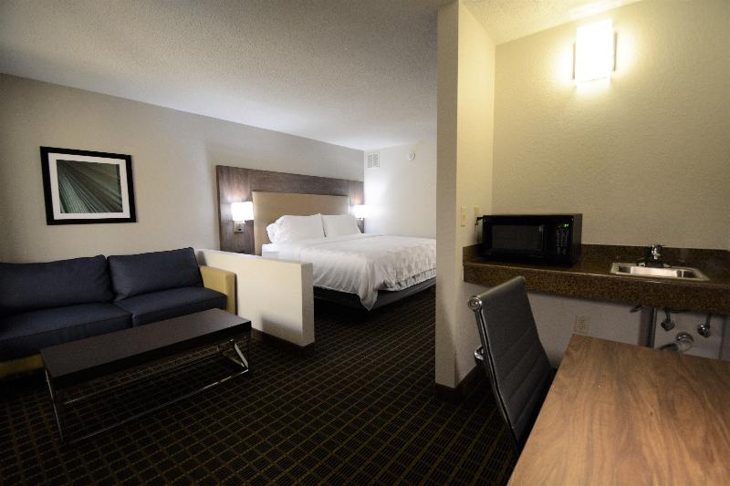 带大床的行政房间, Holiday Inn Hazlet, An Ihg
