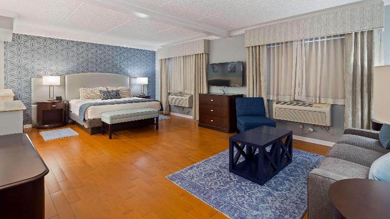 带大床的套房, Best Western Plus Franklin Square Inn