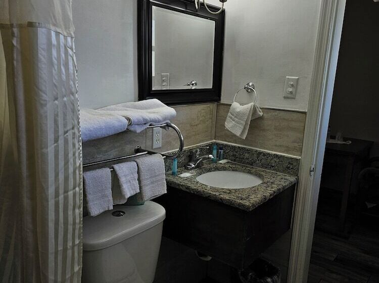 Номер Стандарт 2 Двуспальные Кровати, Three Oaks Motel  Titusville