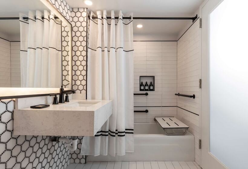 장애인용 디럭스룸, Mills House Charleston, Curio Collection By Hilton