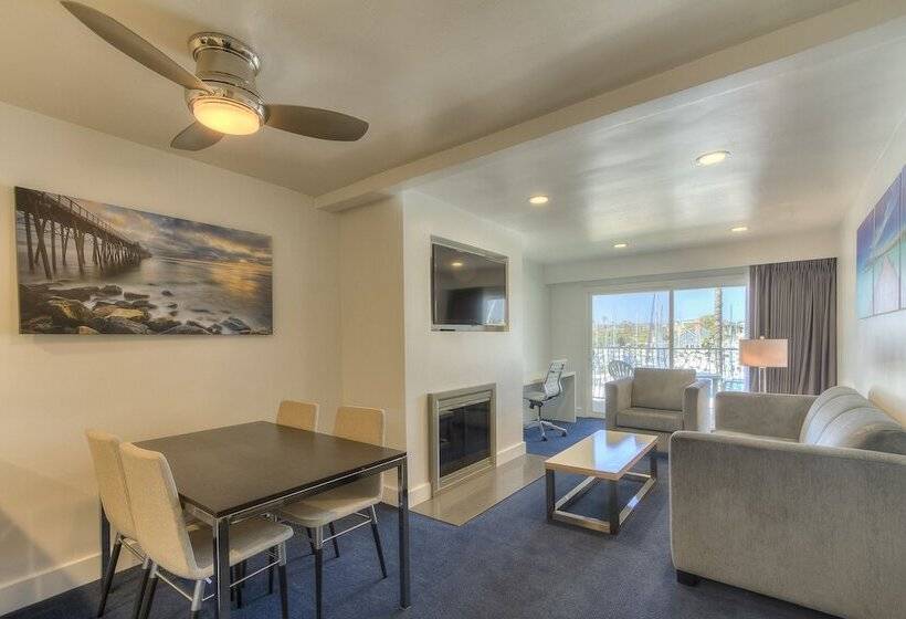 Люкс Премиум, Oceanside Marina Suites  A Waterfront