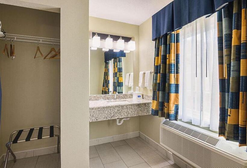 Номер Стандарт, Rodeway Inn And Suites