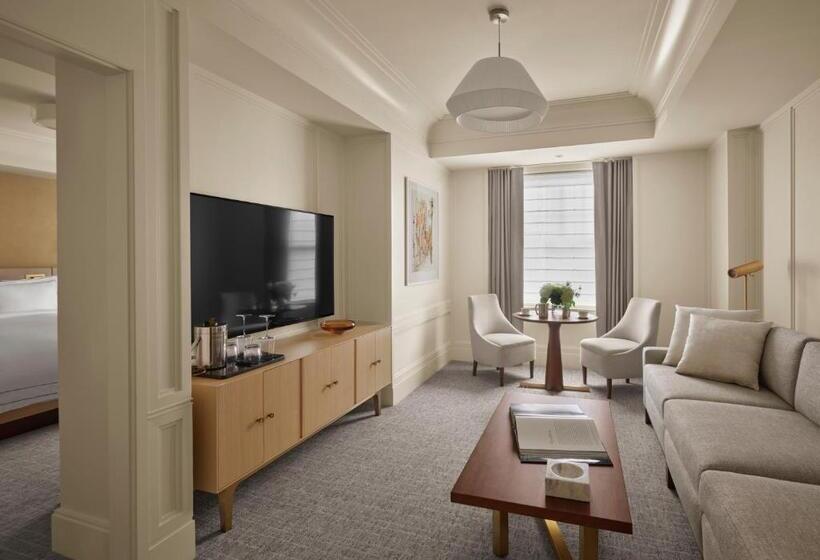 스위트, The Newbury Boston