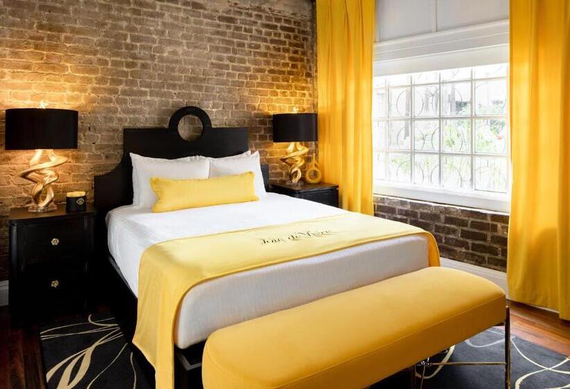 Standard Szoba Queen Size Bed, The Vendue, Downtown Art
