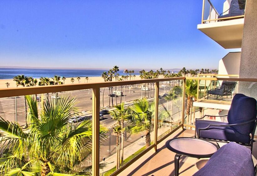 스탠다드 스튜디오 더블 침대, The Waterfront Beach Resort, A Hilton