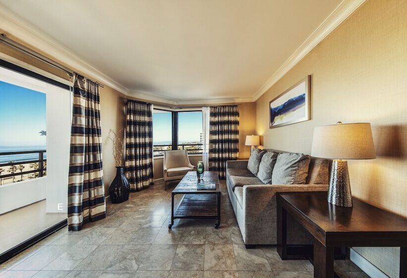 바다 전망 스위트, The Waterfront Beach Resort, A Hilton
