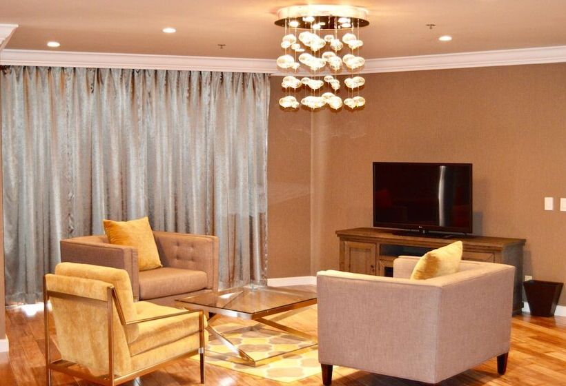 바다 전망 스위트, The Waterfront Beach Resort, A Hilton