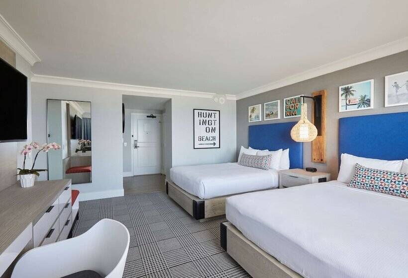 스탠다드 룸 더블 침대 2개, The Waterfront Beach Resort, A Hilton