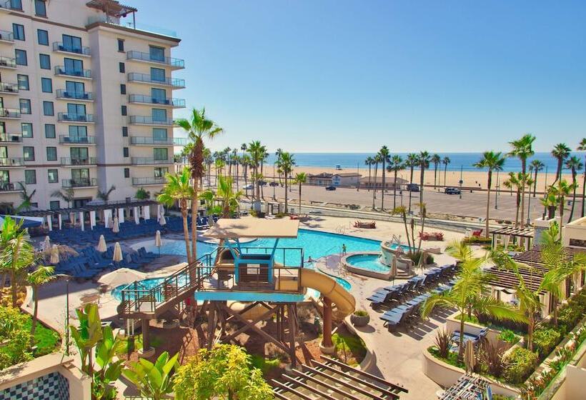 스탠다드 룸 더블 침대 2개, The Waterfront Beach Resort, A Hilton
