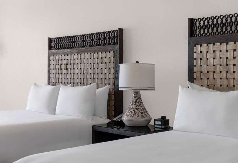 스탠다드 룸 바다 전망, The Waterfront Beach Resort, A Hilton