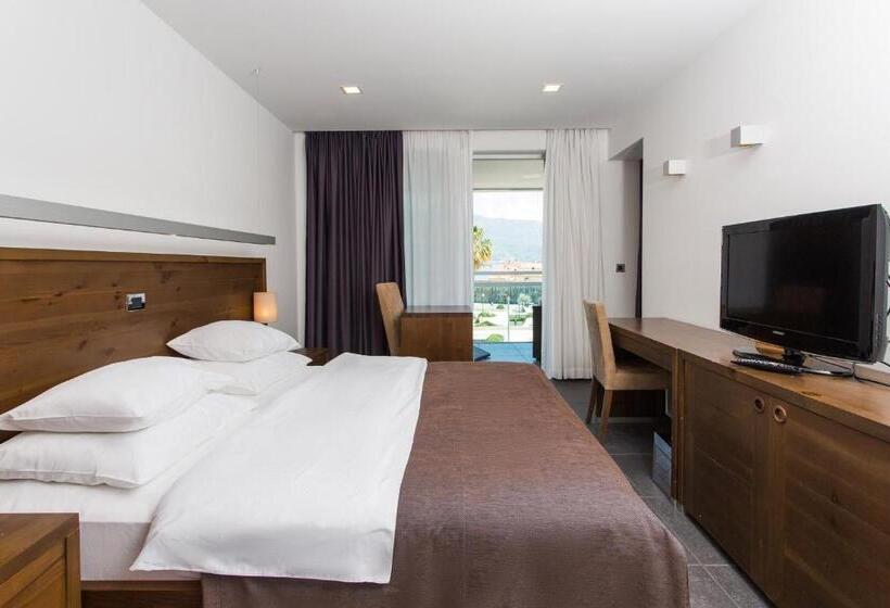 اتاق سوپریور با چشم‌انداز دریا, Avala Resort & Villas