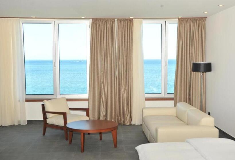 سوئیت پنت هاوس, Avala Resort & Villas