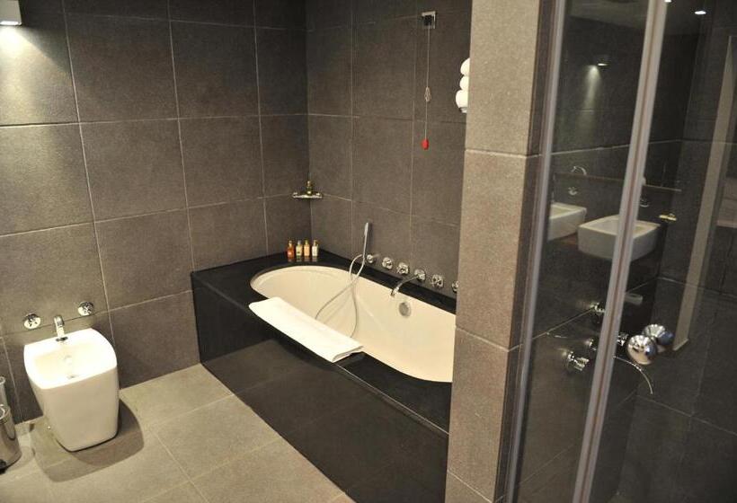 سوییت خانوادگی, Avala Resort & Villas