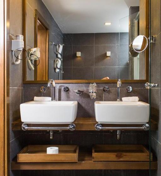 سوییت خانوادگی, Avala Resort & Villas