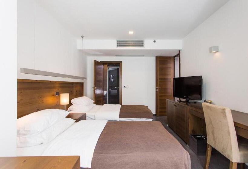 سوییت خانوادگی, Avala Resort & Villas