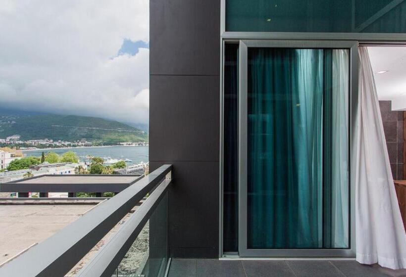 سوئیت پنت هاوس, Avala Resort & Villas