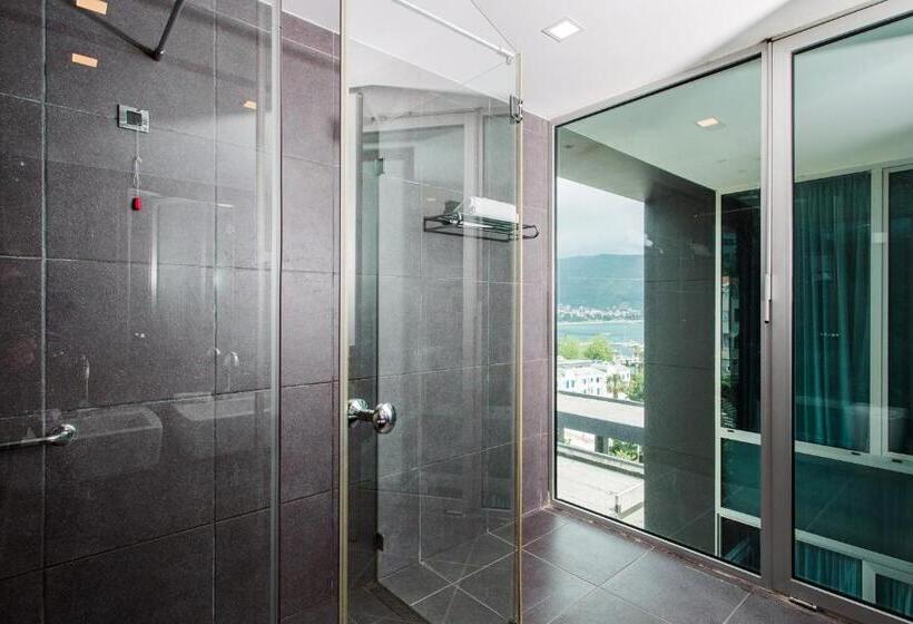 سوئیت پنت هاوس, Avala Resort & Villas