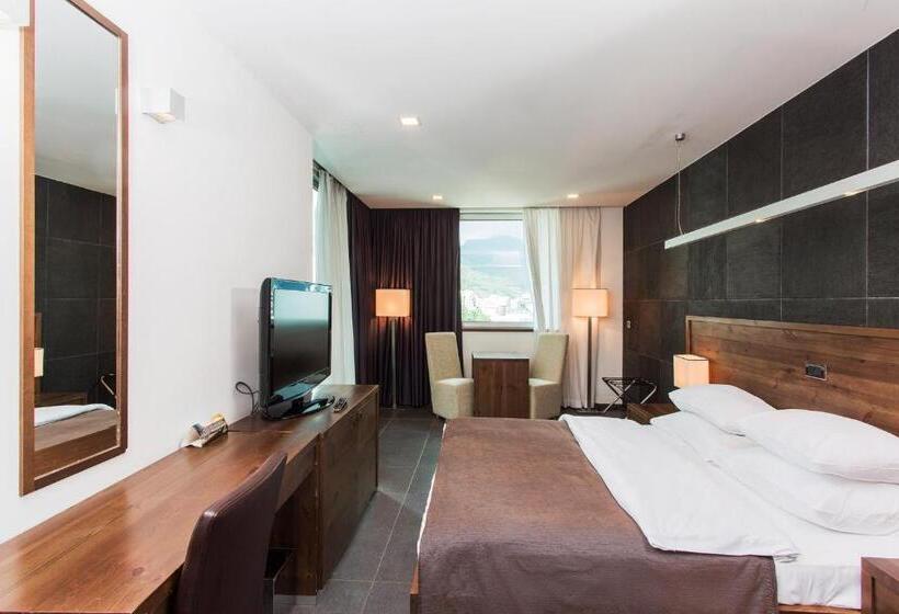 سوئیت پنت هاوس, Avala Resort & Villas