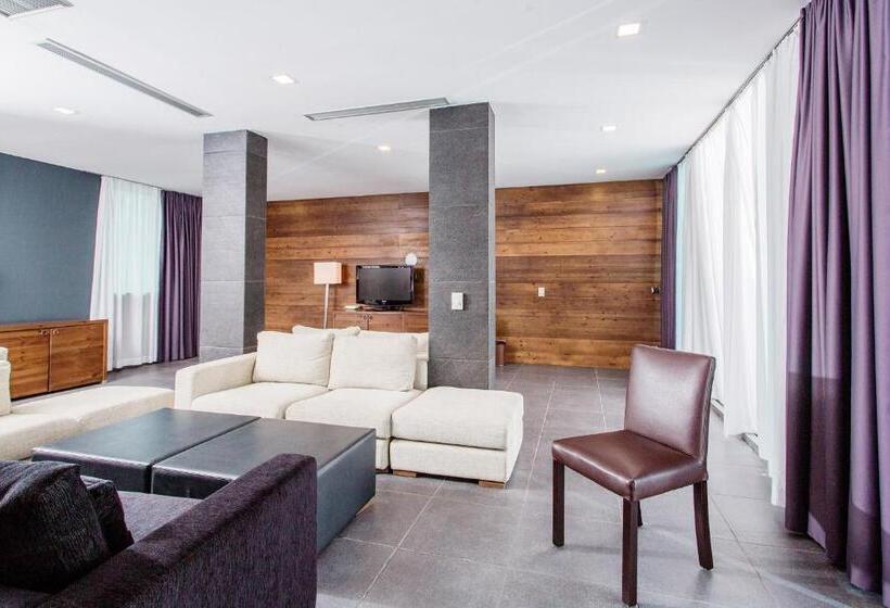 سوئیت پنت هاوس, Avala Resort & Villas