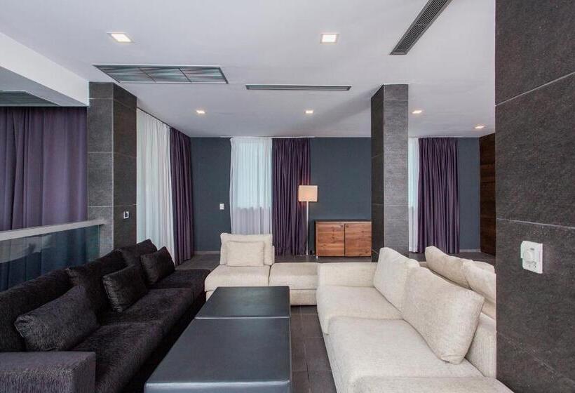 سوئیت پنت هاوس, Avala Resort & Villas