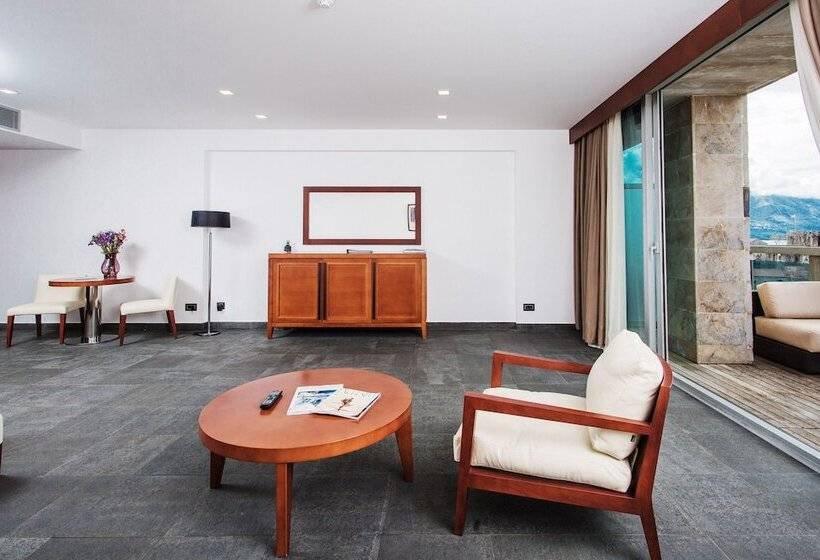 Deluxe Suite Sea View, Avala Resort & Villas