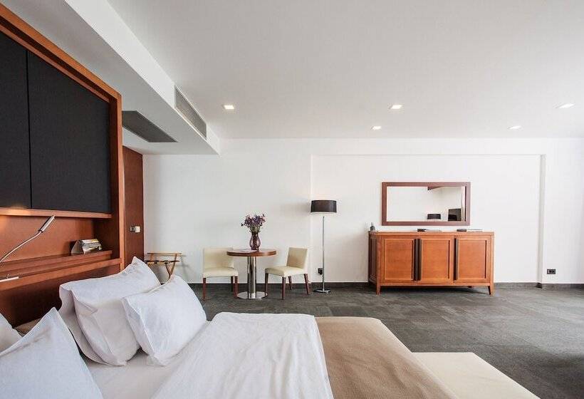 Deluxe Suite Sea View, Avala Resort & Villas