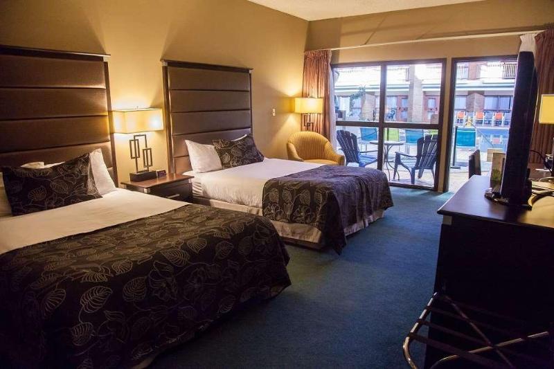 اتاق لوکس با چشم‌انداز استخر, Medicine Hat Lodge, Trademark Collection By Wyndham