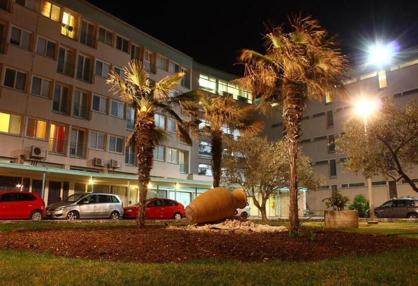 اتاق استاندارد با بالکن, Pula