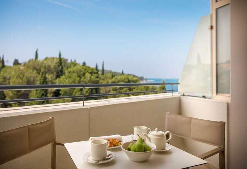 اتاق سوپریور با چشم‌انداز جانبی دریا, Remisens Hotel Albatros All Inclusive