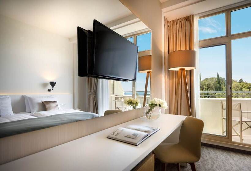 اتاق سوپریور با چشم‌انداز جانبی دریا, Remisens Hotel Albatros All Inclusive